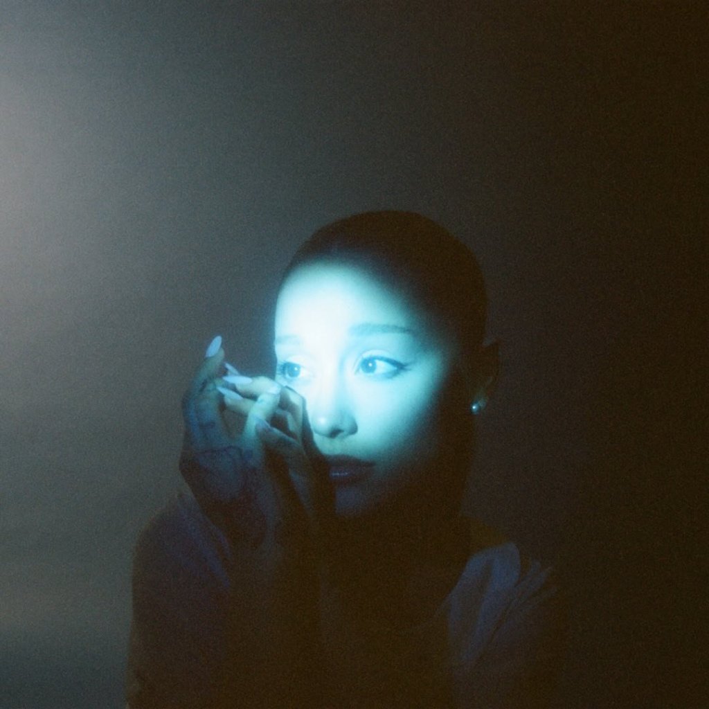 Ariana Grande: ‘Brighter Days Ahead’, entre la luz y la&nbsp;sombra