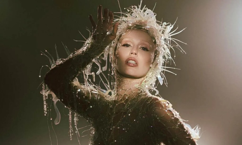 Miley Cyrus se reinventa con la experiencia visual de «Something&nbsp;Beautiful»